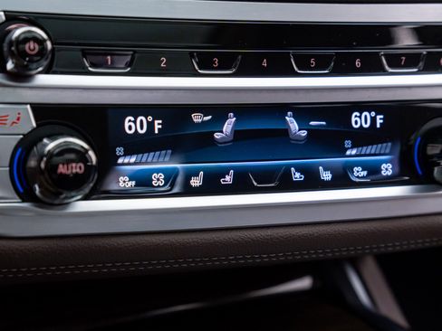 Certified 2022 BMW 750i xDrive 750i xDrive w/ Executive Package image 30