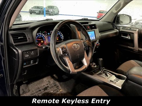 Used 2014 Toyota 4Runner SR5 AWD/4WD image 4