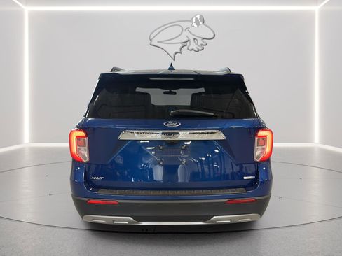 Used 2020 Ford Explorer XLT w/ Equipment Group 202A image 5