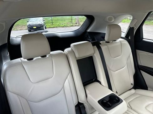 Certified 2022 Ford Edge Titanium AWD/4WD image 16