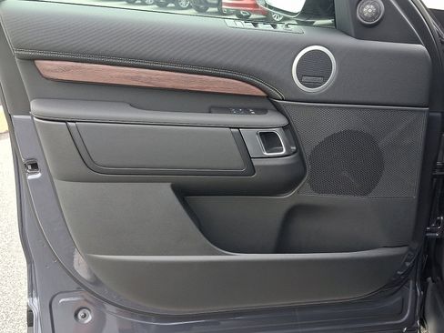 New 2025 Land Rover Discovery Dynamic SE image 10