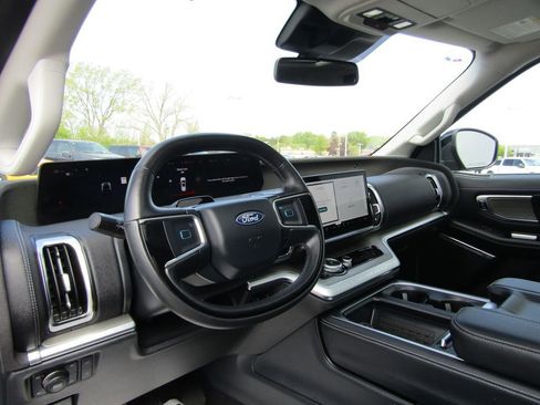 Used 2025 Ford Expedition Max Platinum AWD/4WD image 10