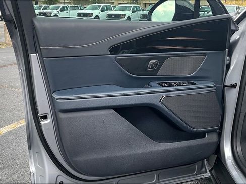 Used 2024 Lincoln Nautilus Reserve image 22