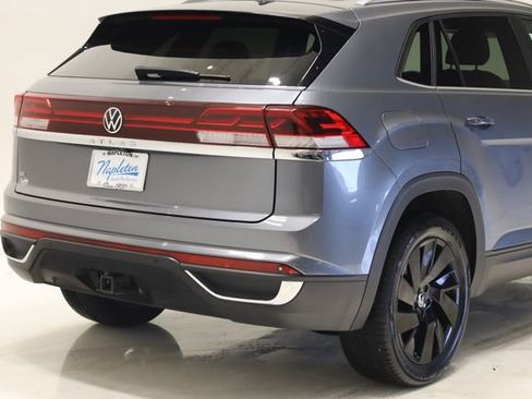 Used 2024 Volkswagen Atlas Cross Sport SE w/ Black Wheel Package FWD image 6
