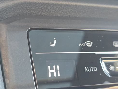 Used 2022 Volkswagen Tiguan SE R-Line image 12