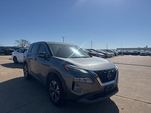 Certified 2022 Nissan Rogue SV image 1
