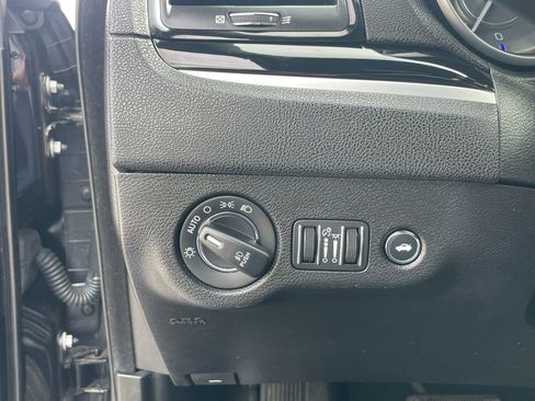 Used 2021 Chrysler 300 S image 11