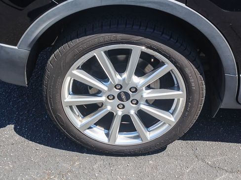 Used 2019 Lincoln MKC Reserve FWD image 11