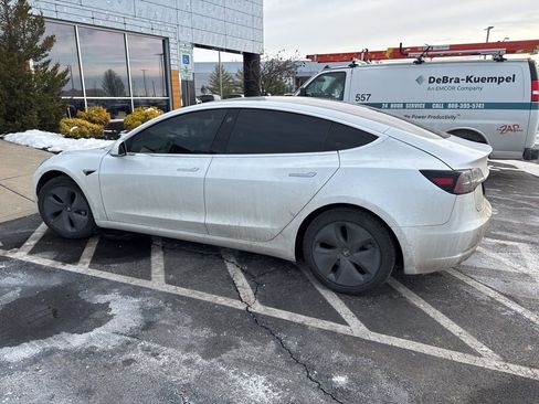 Used 2020 Tesla Model 3 Standard Range Plus image 3