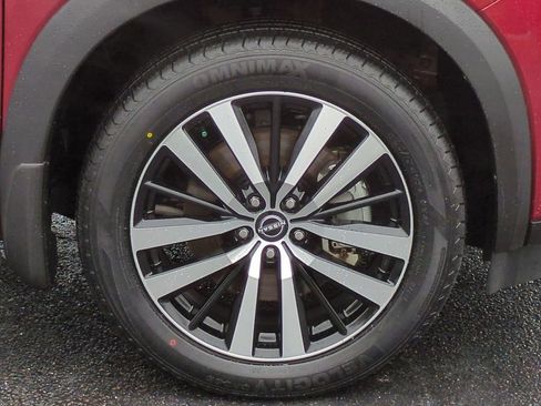 Used 2024 Nissan Pathfinder Platinum image 12