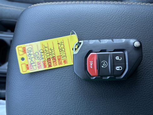 Used 2025 Jeep Wrangler Unlimited Sahara AWD/4WD image 29