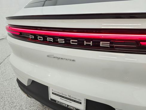 Used 2024 Porsche Cayenne Coupe AWD image 29