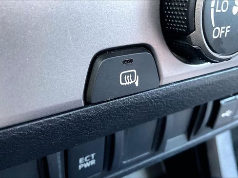 Used 2020 Toyota Tacoma SR w/ SR Convenience Package RWD image 31