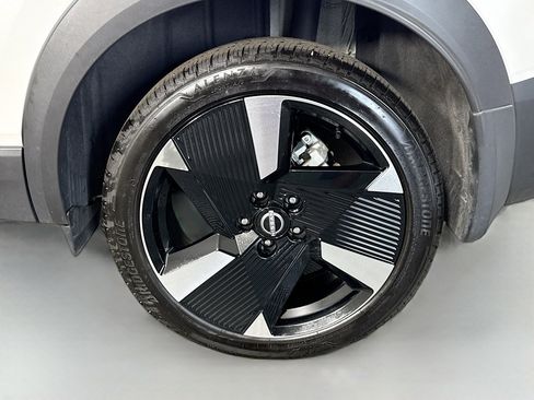 Used 2026 Nissan Kicks SR w/ SR Premium Package FWD image 37