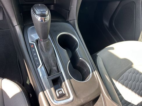 Used 2020 Chevrolet Equinox LT image 25