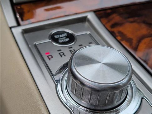 Used 2010 Jaguar XF Premium RWD image 7
