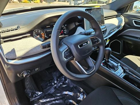 Used 2025 Jeep Compass Sport AWD/4WD image 19