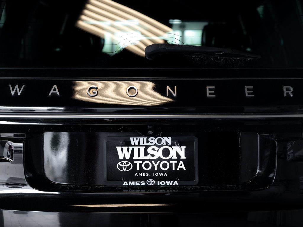 Used 2022 Jeep Wagoneer Series I AWD/4WD image 6