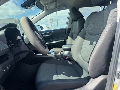 Used 2023 Toyota RAV4 XLE AWD/4WD image 9