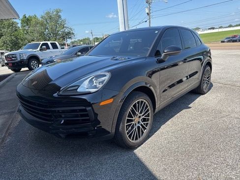 Used 2023 Porsche Cayenne Platinum Edition image 2