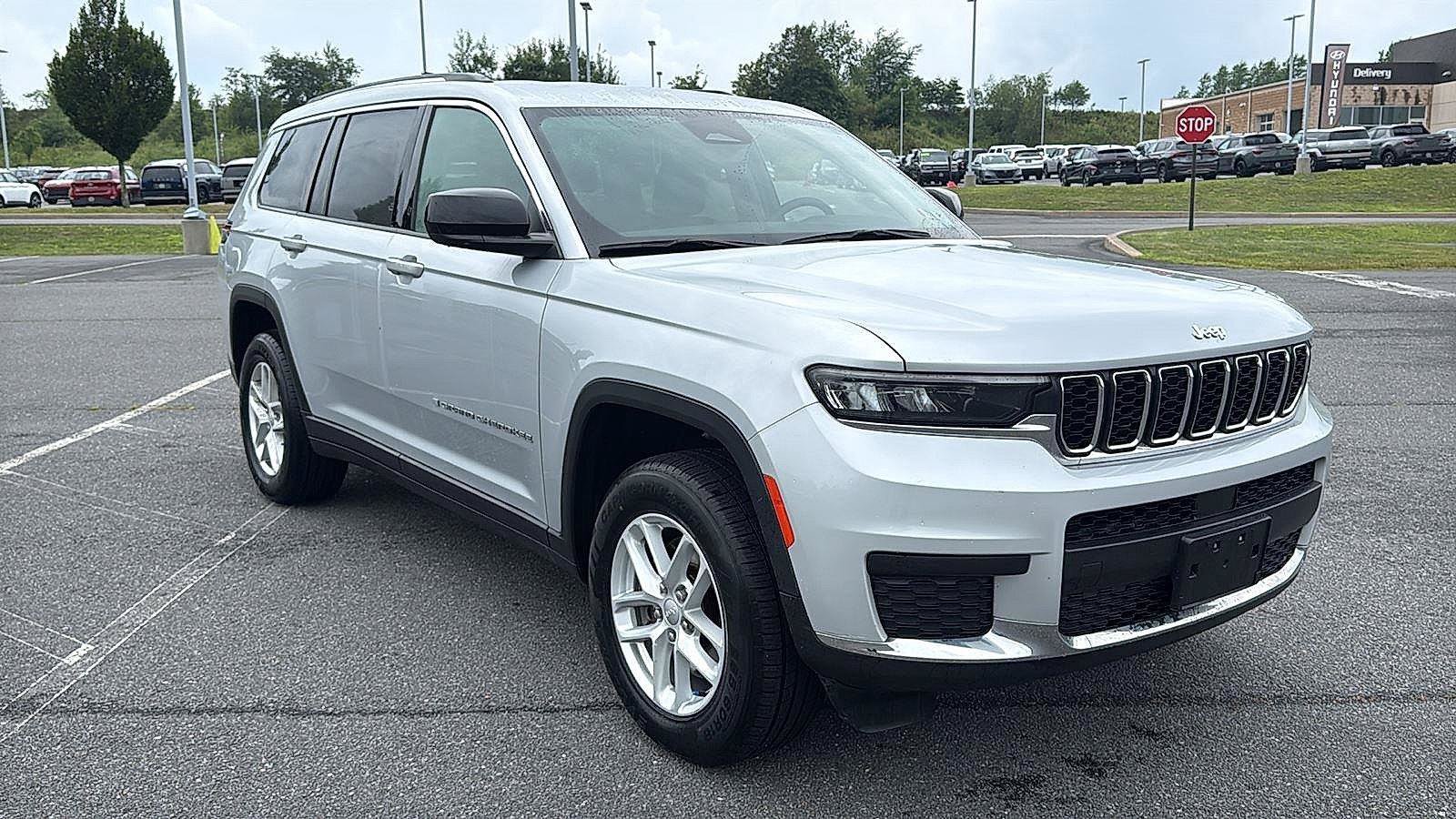 Used 2023 Jeep Grand Cherokee L Laredo AWD/4WD image 1