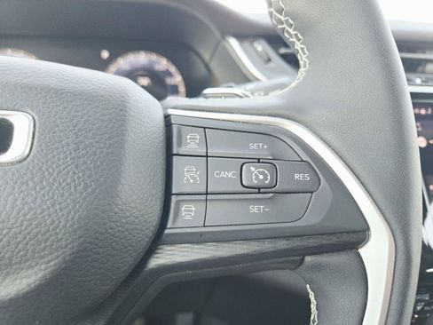 Used 2024 Jeep Grand Cherokee L Altitude AWD/4WD image 26