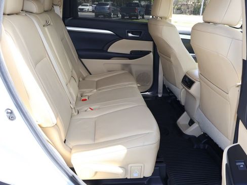 Certified 2017 Toyota Highlander XLE image 21