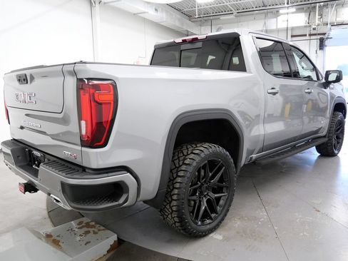 Used 2024 GMC Sierra 1500 AT4 w/ Technology Package AWD/4WD image 7