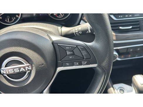 Used 2025 Nissan Altima 2.5 SV FWD image 26