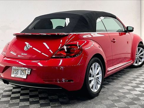 Used 2018 Volkswagen Beetle 2.0T S w/ Style & Comfort Package FWD image 12