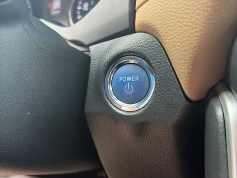 Used 2022 Toyota RAV4 XLE Premium AWD/4WD image 17