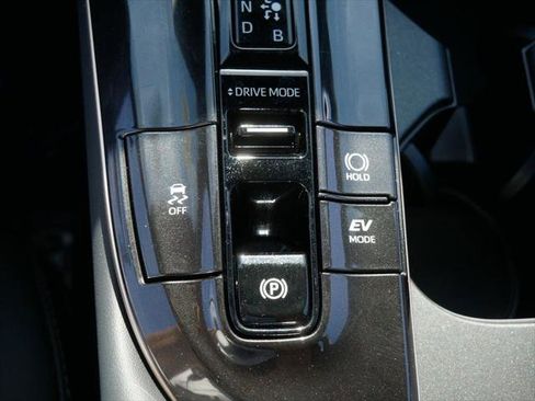 Certified 2024 Toyota Crown Limited image 18