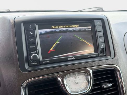 Used 2015 Chrysler Town & Country Touring-L w/ Driver Convenience Group FWD image 21