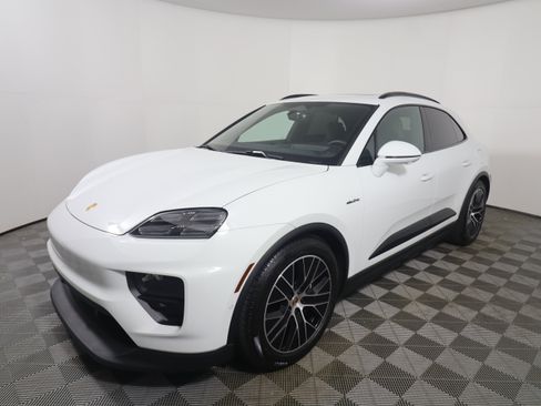 Used 2025 Porsche Macan 4 Electric AWD/4WD image 11