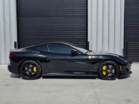 Used 2019 Ferrari Portofino RWD image 5
