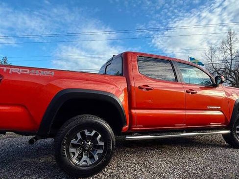 Used 2017 Toyota Tacoma TRD Off-Road image 6