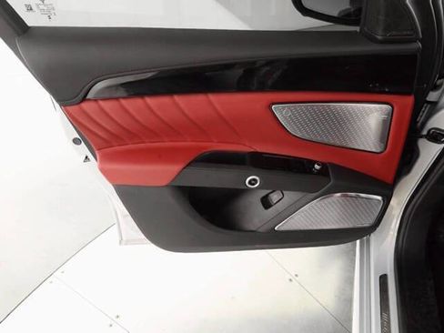 Used 2023 Maserati Grecale Modena image 10