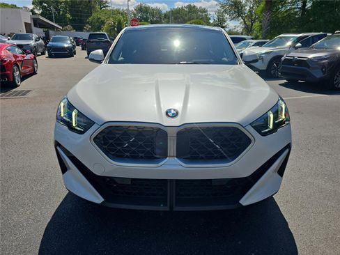 Used 2025 BMW X2 xDrive28i AWD/4WD image 2