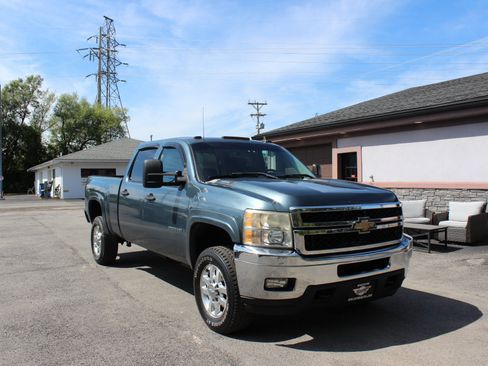 Used 2011 Chevrolet Silverado 2500 LT w/ Interior Plus Package AWD/4WD image 1