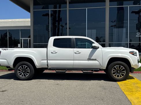 Used 2021 Toyota Tacoma TRD Sport w/ TRD Premium Sport Package RWD image 4