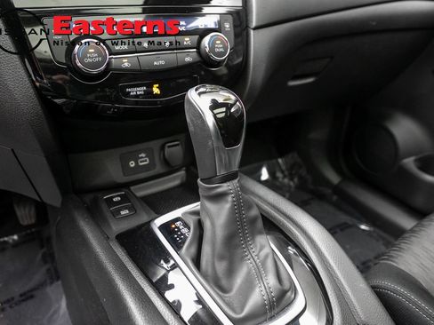 Used 2019 Nissan Rogue SV w/ Sun & Sound Touring Package AWD/4WD image 13