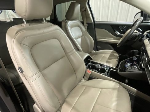 Used 2021 Lincoln Corsair Standard w/ Premium Package image 13
