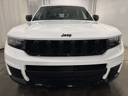 Used 2023 Jeep Grand Cherokee L Laredo AWD/4WD image 2