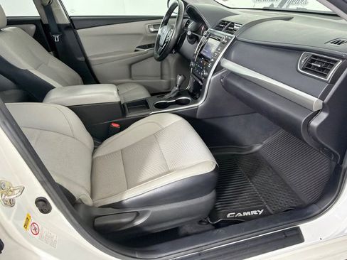 Used 2016 Toyota Camry SE w/ Moonroof Package image 14