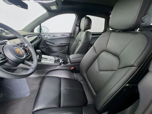 New 2026 Porsche Macan image 5