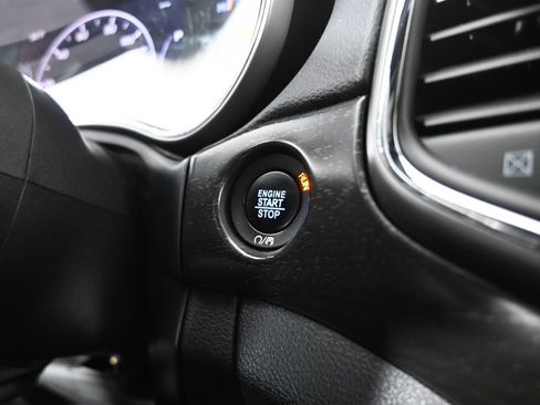 Used 2018 Jeep Grand Cherokee Laredo image 32