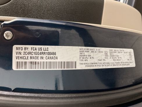 Certified 2024 Chrysler Pacifica Limited image 29