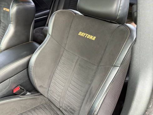 Used 2017 Dodge Charger R/T RWD image 15