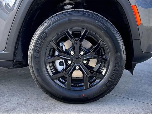 New 2026 Jeep Grand Cherokee Altitude image 20