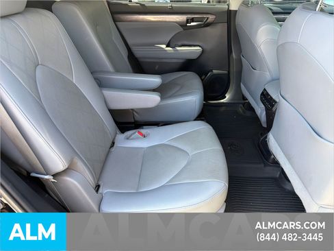Used 2021 Toyota Highlander Platinum AWD/4WD image 17